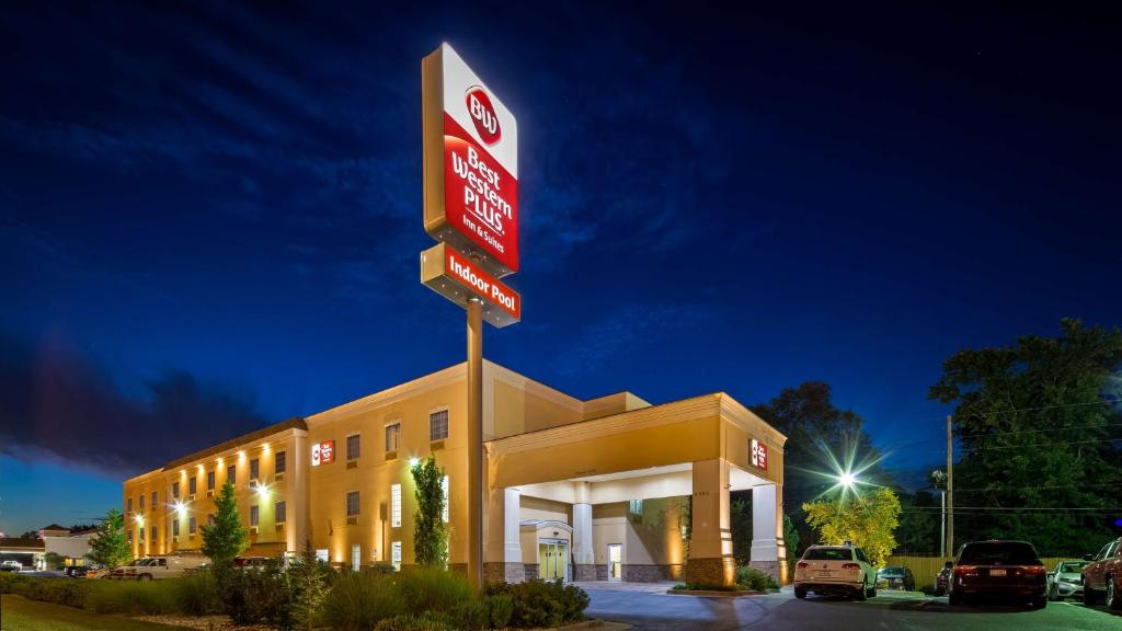 Best Western Plus Eastgate Inn & Suites Main image 1